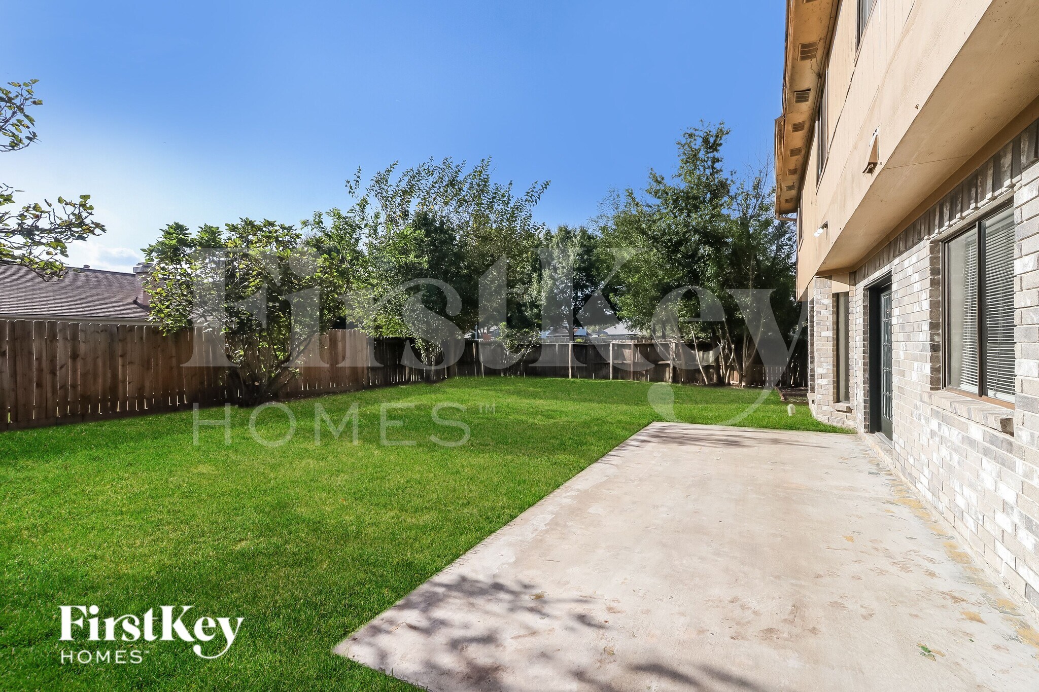 Building Photo - 7447 Woodland W Dr