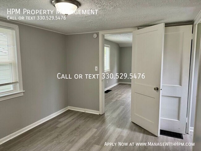 Building Photo - 701 Rainbow Dr