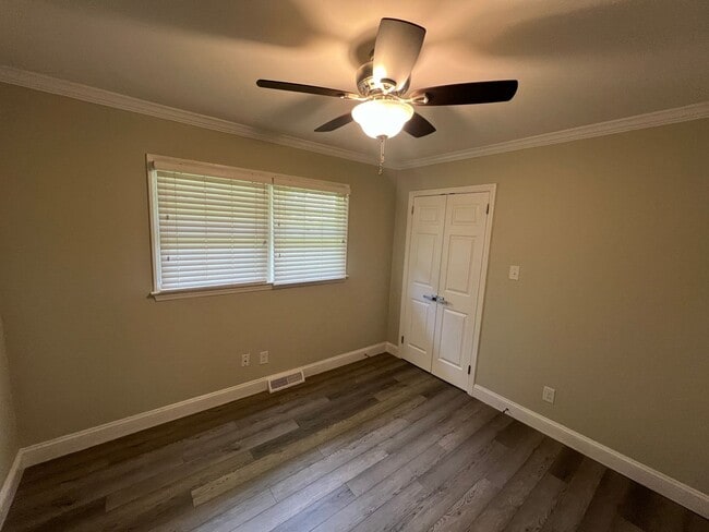 Building Photo - 104 Secrest Ave