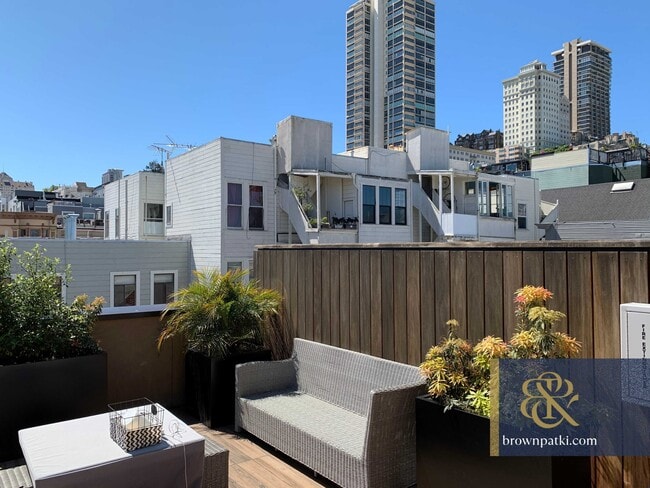 Building Photo - 1733 Powell St