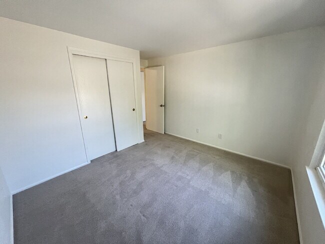 Building Photo - 7052 E Briarwood Dr