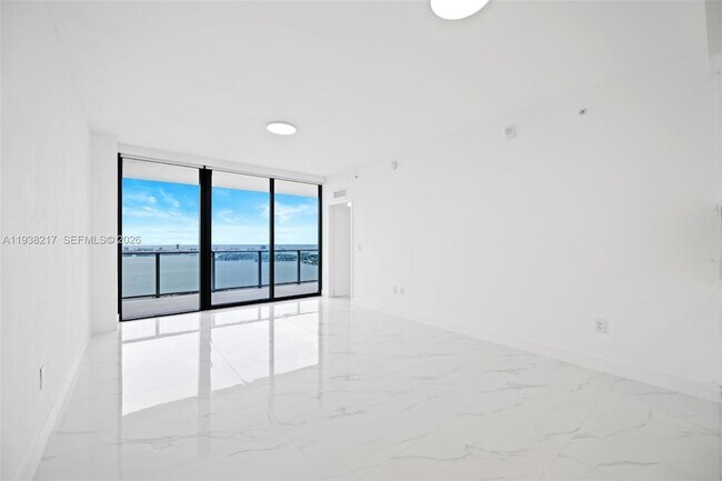 Building Photo - 700 NE 24th St