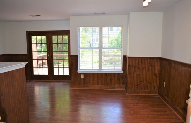 Building Photo - 361 Kent Ln
