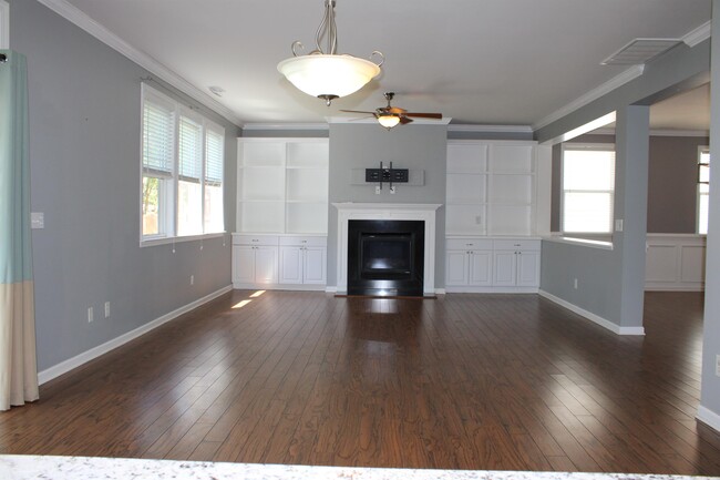Building Photo - 217 Edgecroft Way