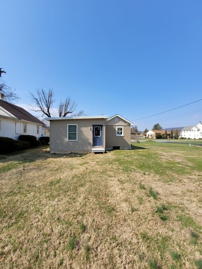 Building Photo - Your Next Chapter: Cozy Walnutport Home with Full Basement