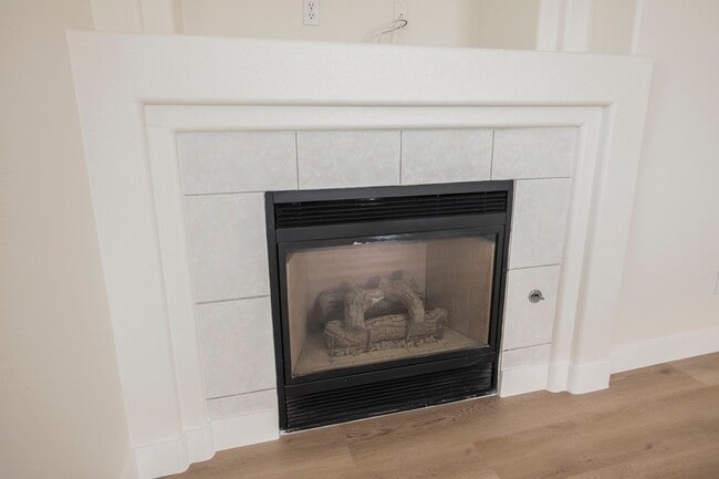 Building Photo - Honey, I’m Home! This Lovely 3 Bedroom, Two-Story Home Is Located In Summerlin.