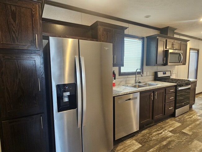 Building Photo - 333 E Lakewood Blvd