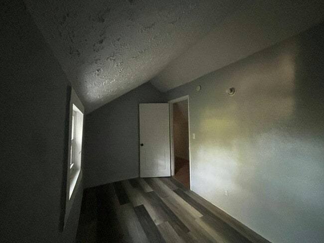 Building Photo - 209 Staunton St