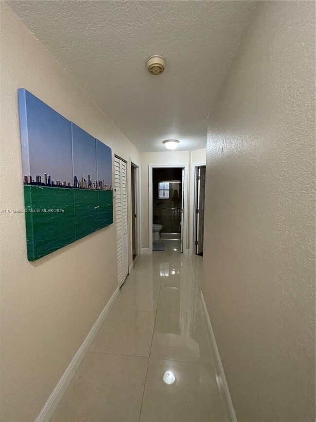 Building Photo - 10290 SW 139th Ct