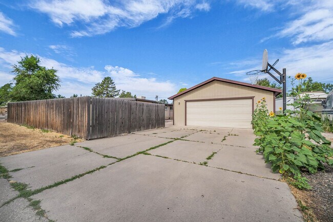Building Photo - Cottonwood Heights