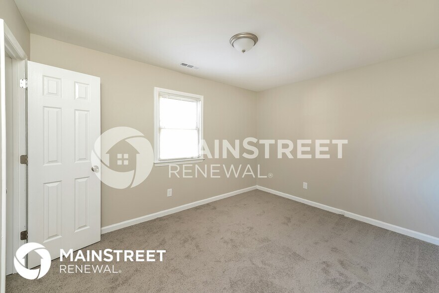 Building Photo - 320 W Steele St