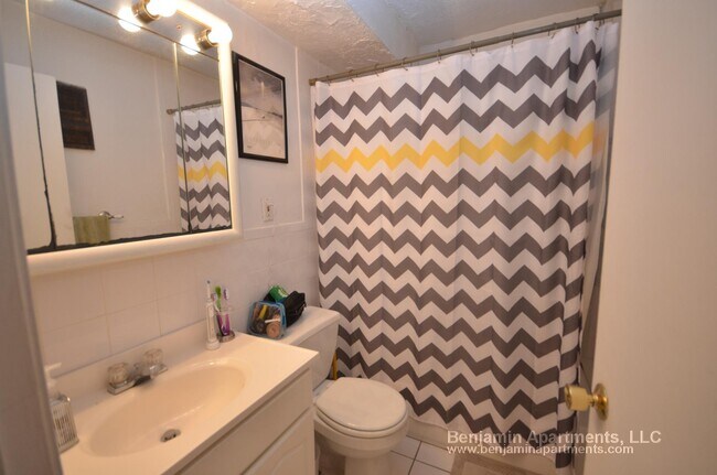 Building Photo - 226 Parker Hill Ave