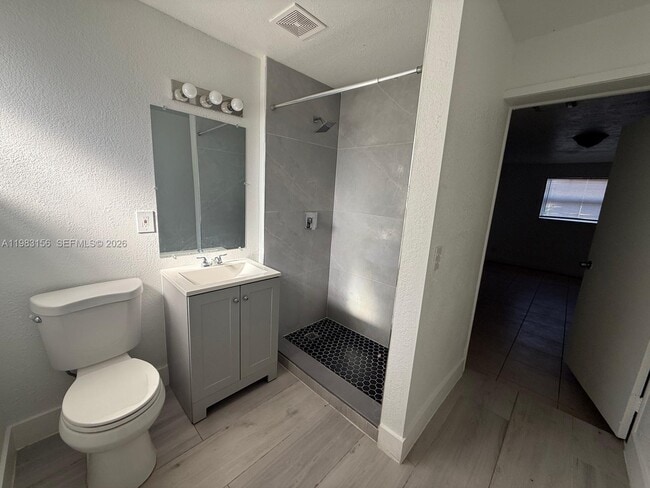 Building Photo - 1513 NW 15th Ave