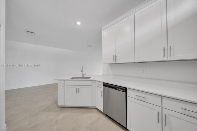 Building Photo - 19553 Hinkley Dr