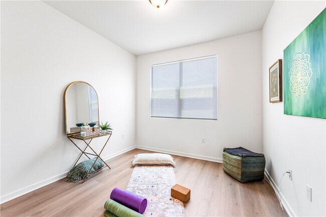 Building Photo - 664 Colorado Cir