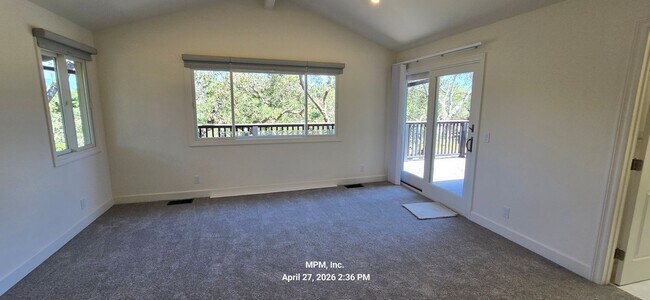 Building Photo - large custom home with peek a boo ocean views