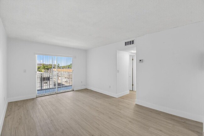 Building Photo - 1735 NE 164th St