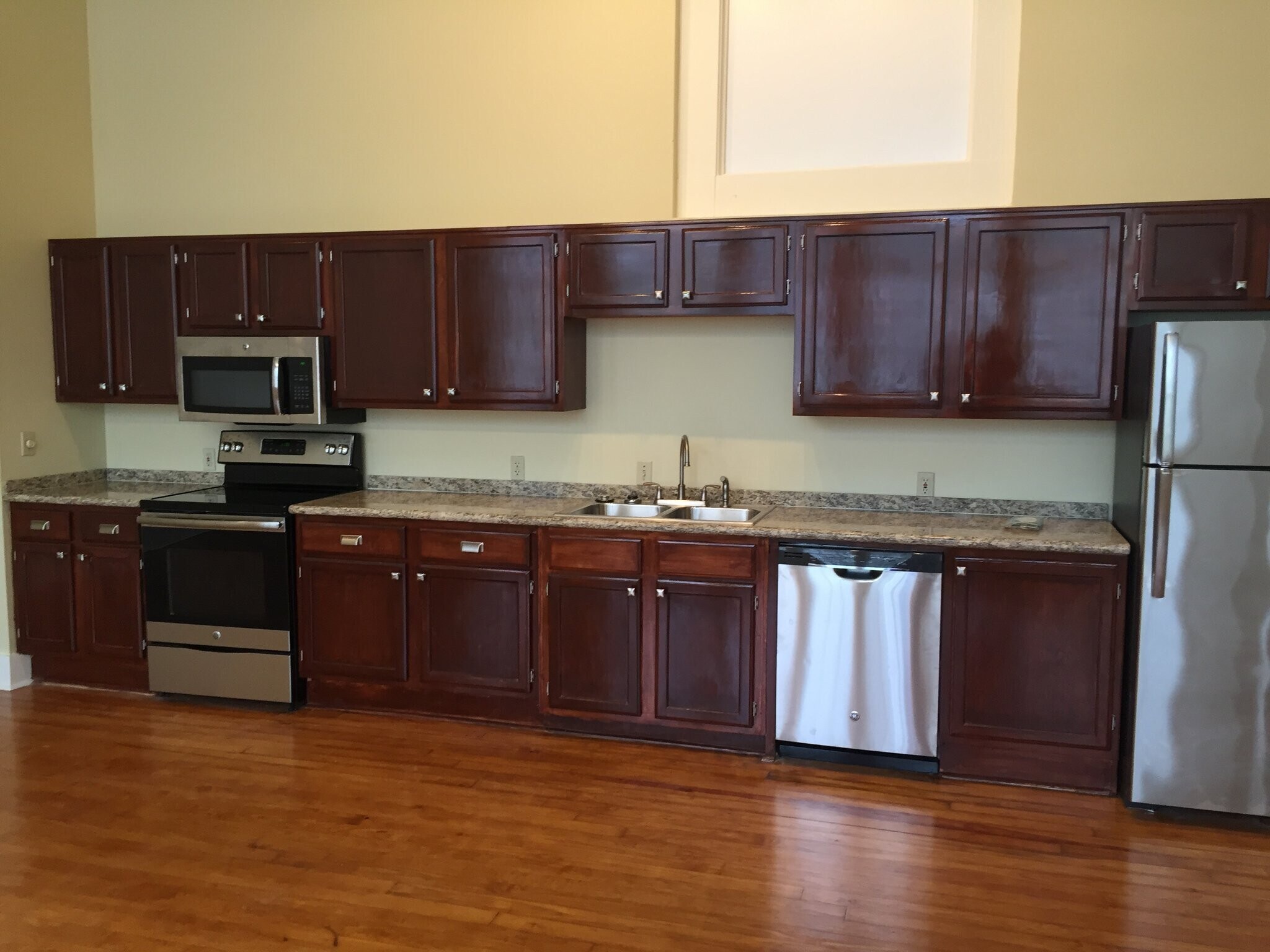 Building Photo - 715 Sherman St