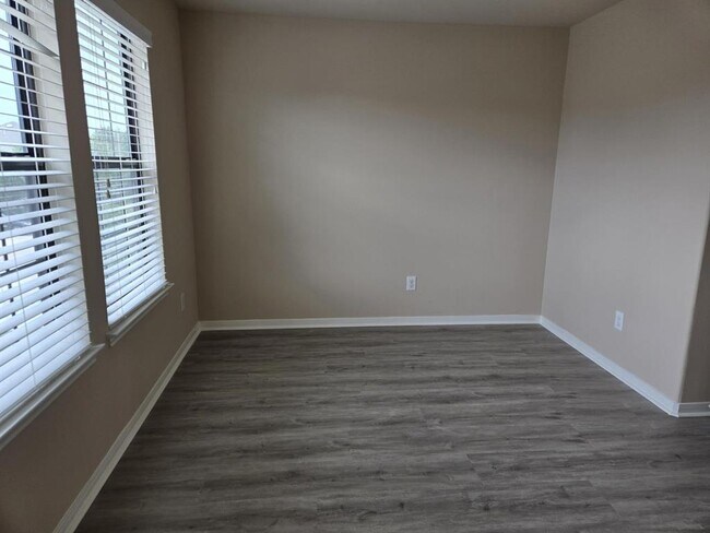 Building Photo - 6022 Shelbourne Park Ln