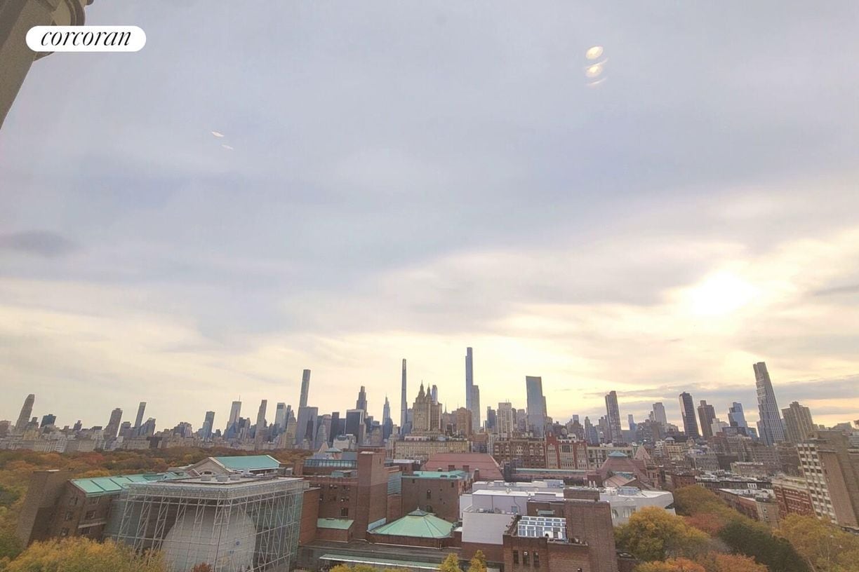 Building Photo - 45 W 81st St