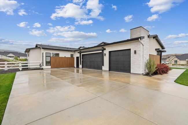 Building Photo - 7786 W Diamond Lk Dr