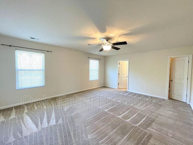 Building Photo - 4830 Hawkins Dr