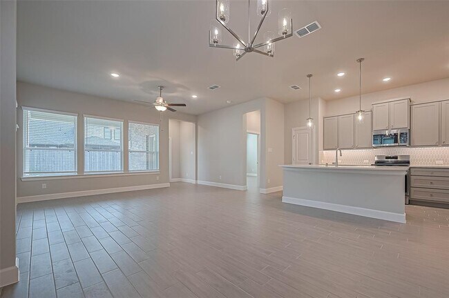 Building Photo - 231 Amaranth Wy