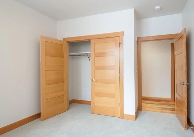 Building Photo - $2,295 / 2BD Luxury Condo