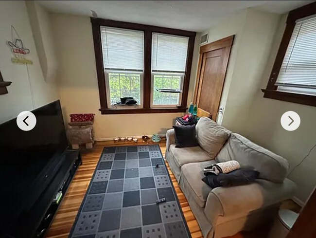 Building Photo - 4 Bedroom House Available Next to UC Campus