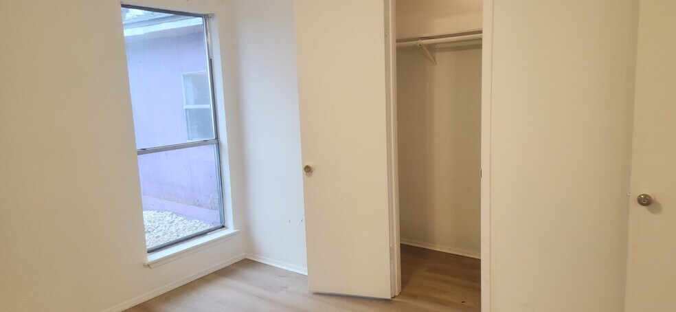 Main room - 605 E Applegate Dr