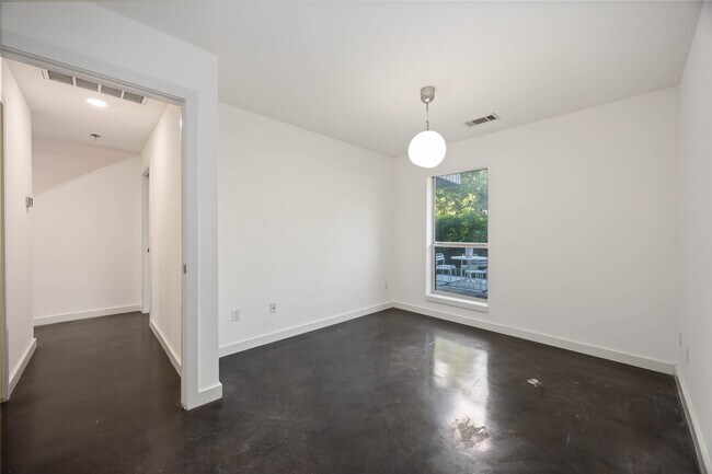 Building Photo - 2605 Calumet St