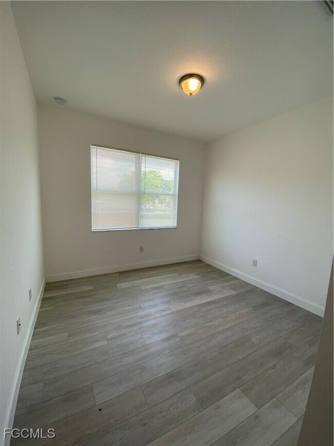 Building Photo - 3423 SW 6th Pl