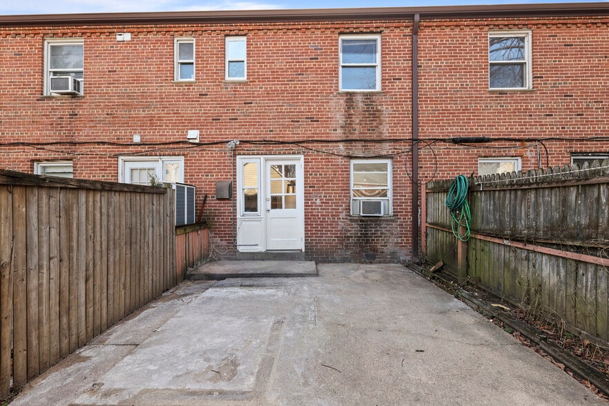 Building Photo - 2809 16th Rd S