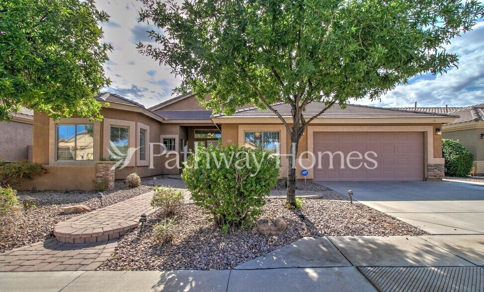 Primary Photo - 2621 S Parrish