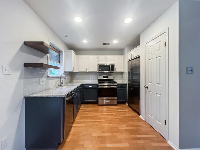 Building Photo - 7521 Peabody Dr