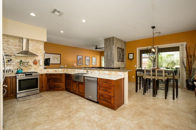 Building Photo - 7410 E Russet Sky Dr