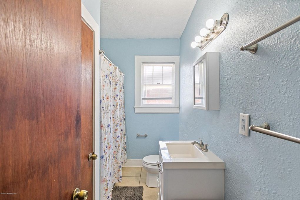 Bathroom - 809 Acosta Street