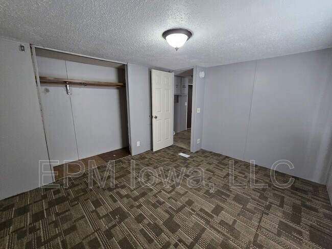 Building Photo - 700 W Ridgeway Ave