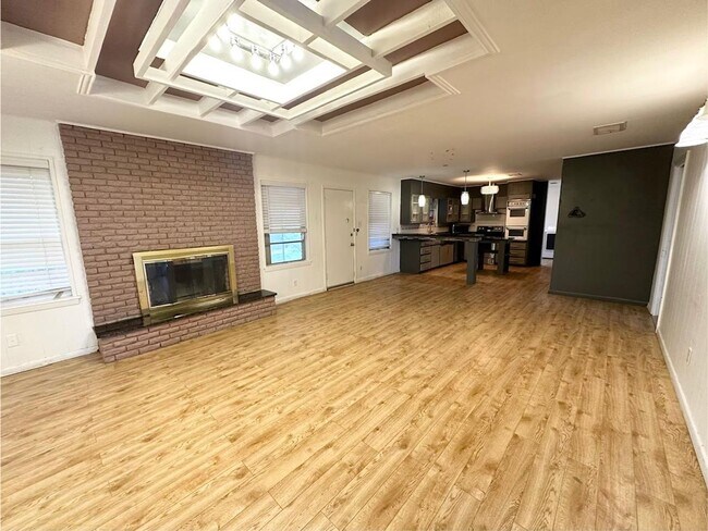 Building Photo - 3 Bedroom 2 Bathroom Ready to Rent