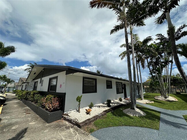 Building Photo - 116 NW 2nd Ave