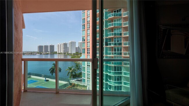 Building Photo - 3370 Hidden Bay Dr