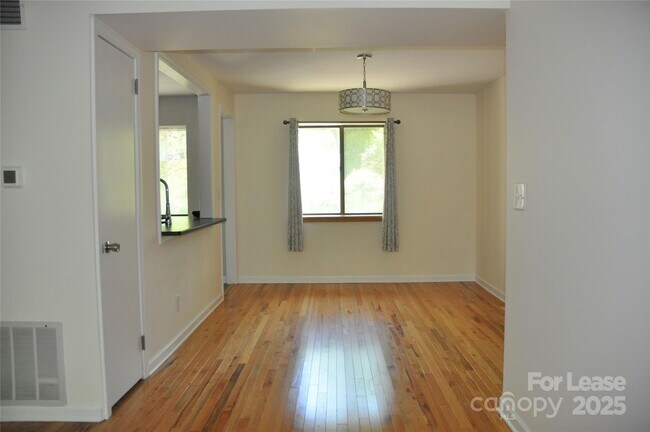 Building Photo - 305 Grady Ave
