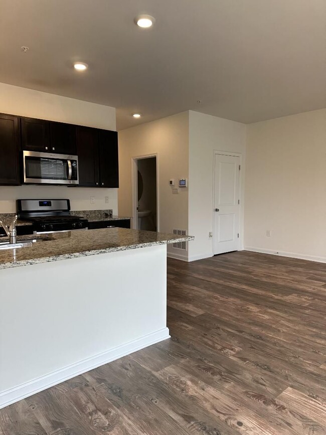 Building Photo - Modern Kitchen • Walk-In Closet • Private Primary Suite