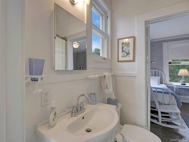 Building Photo - 51 Quogue St