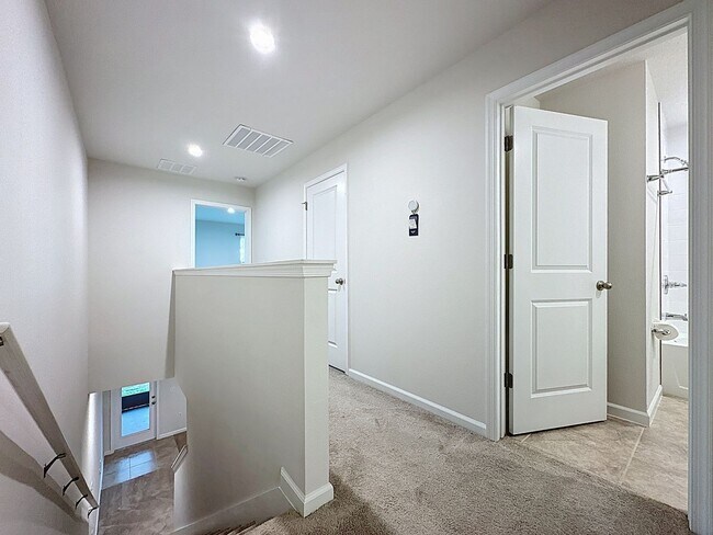Building Photo - 409 Sedgewick Dr