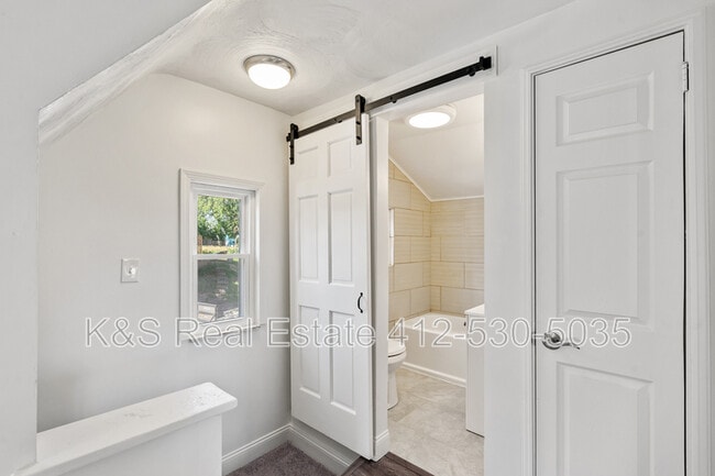 Building Photo - 1344 Fallowfield Ave