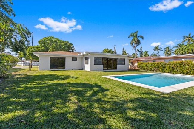 Building Photo - 317 N 31st Ave