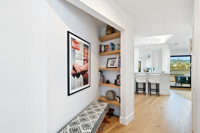 Building Photo - 6502 Dume Dr