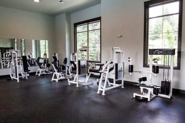 Building Photo - Amazing 1 bedroom with upscale interiors!