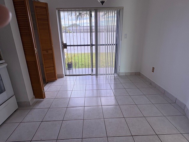 Building Photo - 3851 SW 119th Ave